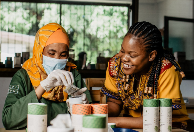 © Kazi Yetu / © Kazi Yetu