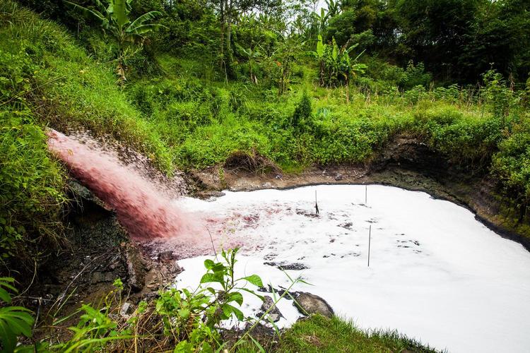 Industrial wastewater containing hazardous chemicals discharged into the Cihaur River, a tributary of the Citarum River. The government indicated as responsible the companies PT. Oriental and PT. SMM. Cipeundeuy Village, Kecamatan Padalarang regency.